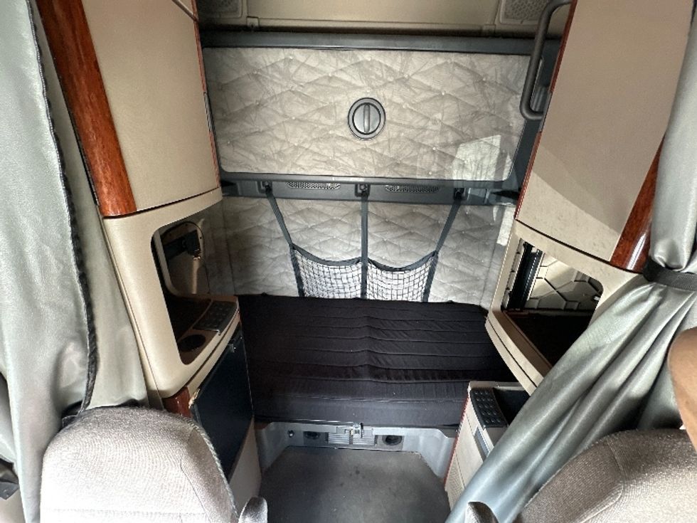 Sleeper Tractor-Heavy Duty Tractors-Freightliner-2020-Cascadia 12564ST-Jessup-MD-450,195\n\t\tmiles-$ 61,250 - Image 16