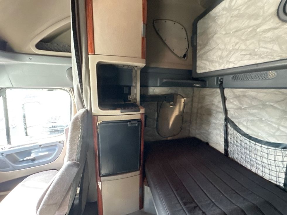 Sleeper Tractor-Heavy Duty Tractors-Freightliner-2020-Cascadia 12564ST-Jessup-MD-450,195\n\t\tmiles-$ 61,250 - Image 18
