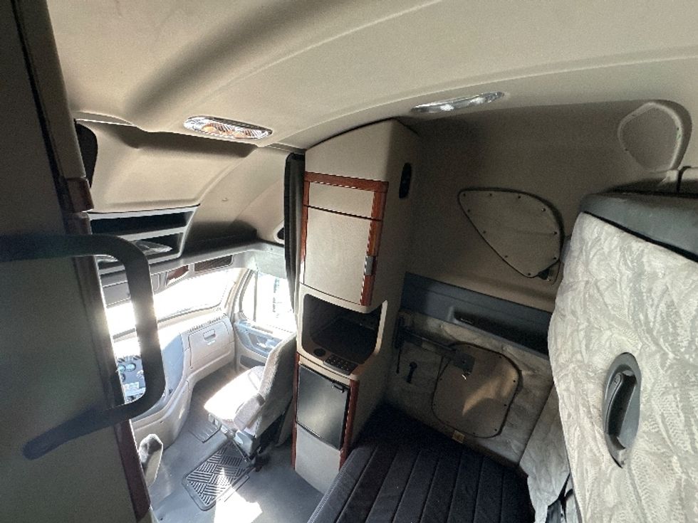 Sleeper Tractor-Heavy Duty Tractors-Freightliner-2020-Cascadia 12564ST-Jessup-MD-450,195\n\t\tmiles-$ 61,250 - Image 19