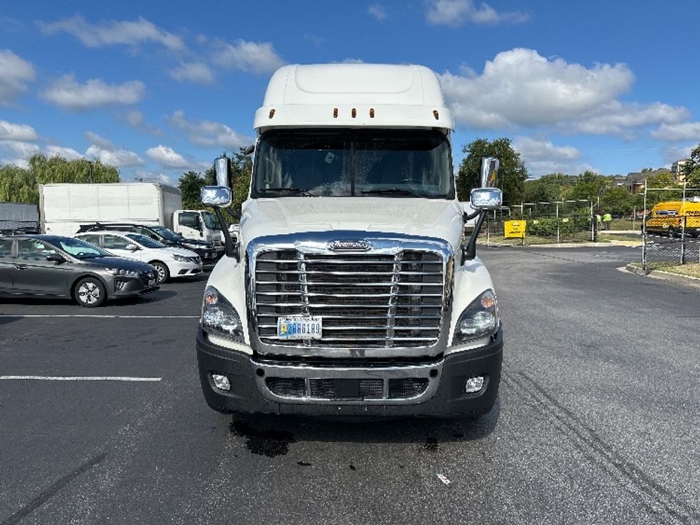 Sleeper Tractor-Heavy Duty Tractors-Freightliner-2020-Cascadia 12564ST-Jessup-MD-450,195\n\t\tmiles-$ 61,250 - Image 2