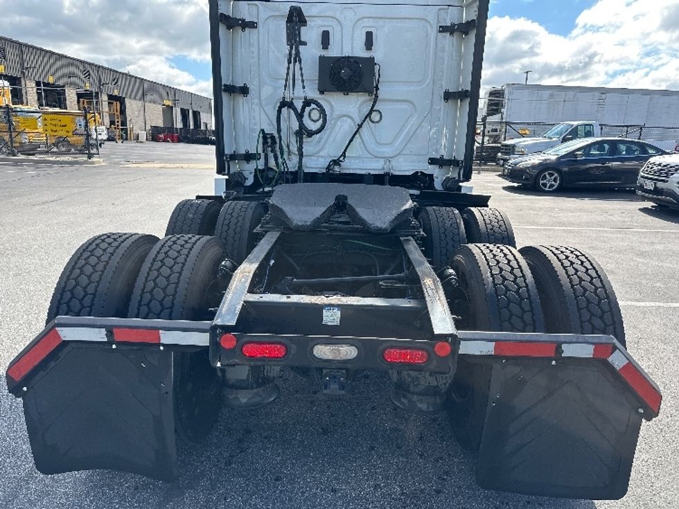 Sleeper Tractor-Heavy Duty Tractors-Freightliner-2020-Cascadia 12564ST-Jessup-MD-450,195\n\t\tmiles-$ 61,250 - Image 6