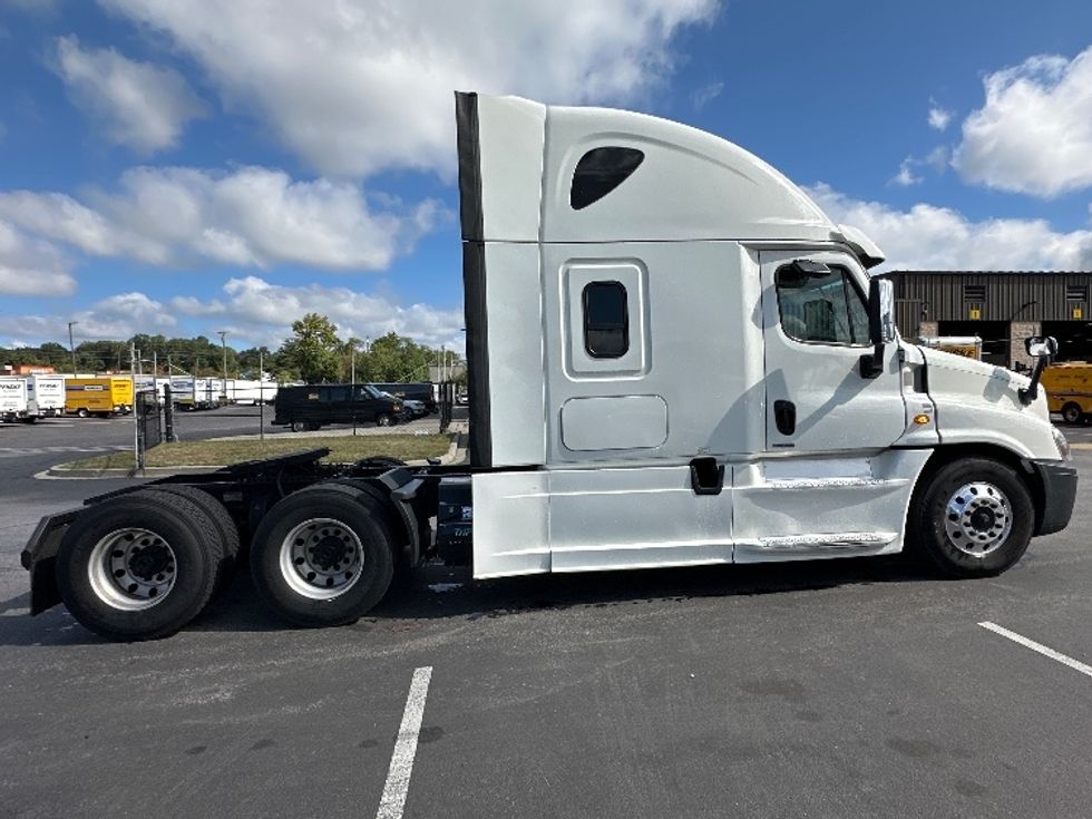 Sleeper Tractor-Heavy Duty Tractors-Freightliner-2020-Cascadia 12564ST-Jessup-MD-450,195\n\t\tmiles-$ 61,250 - Image 8