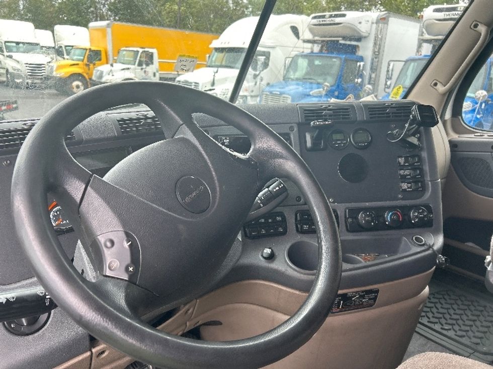 Sleeper Tractor-Heavy Duty Tractors-Freightliner-2020-Cascadia 12564ST-Jessup-MD-647,495\n\t\tmiles-$ 42,250 - Image 10