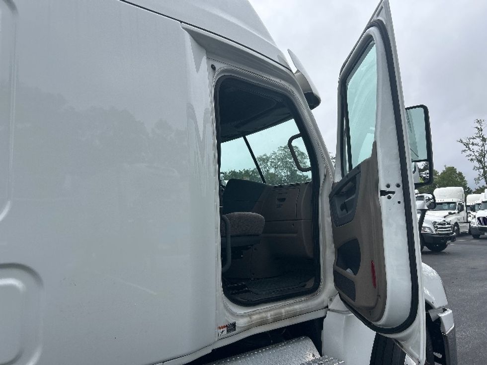 Sleeper Tractor-Heavy Duty Tractors-Freightliner-2020-Cascadia 12564ST-Jessup-MD-647,495\n\t\tmiles-$ 42,250 - Image 13