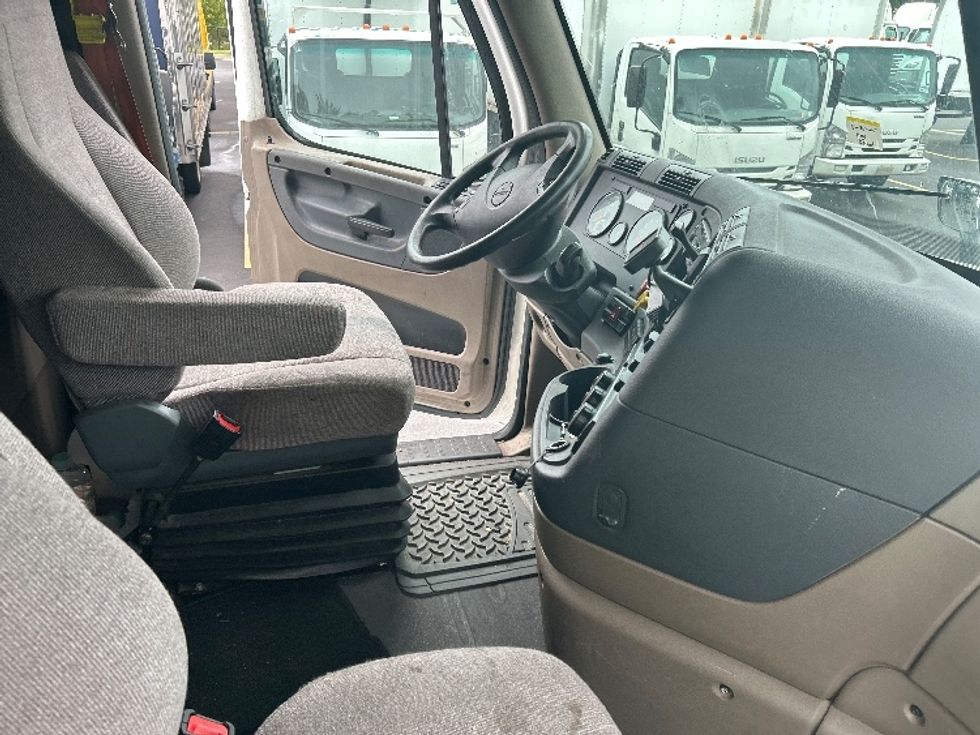 Sleeper Tractor-Heavy Duty Tractors-Freightliner-2020-Cascadia 12564ST-Jessup-MD-647,495\n\t\tmiles-$ 42,250 - Image 15