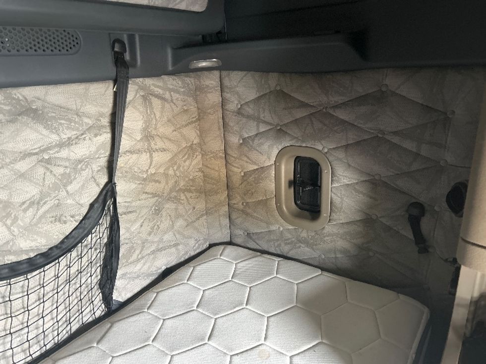 Sleeper Tractor-Heavy Duty Tractors-Freightliner-2020-Cascadia 12564ST-Jessup-MD-647,495\n\t\tmiles-$ 42,250 - Image 17