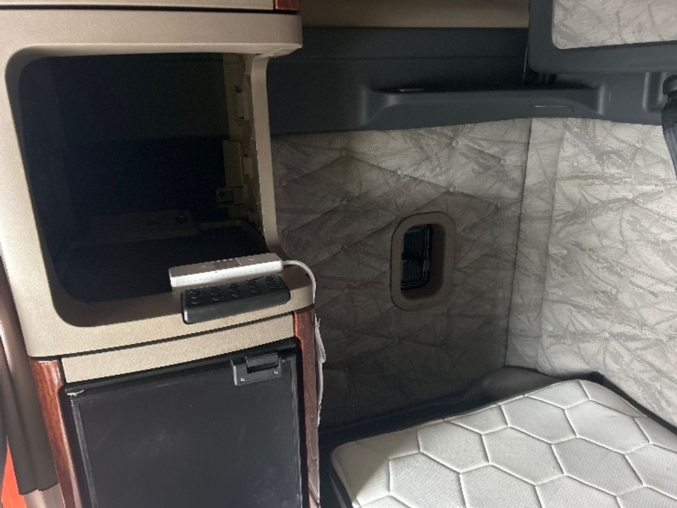 Sleeper Tractor-Heavy Duty Tractors-Freightliner-2020-Cascadia 12564ST-Jessup-MD-647,495\n\t\tmiles-$ 42,250 - Image 18