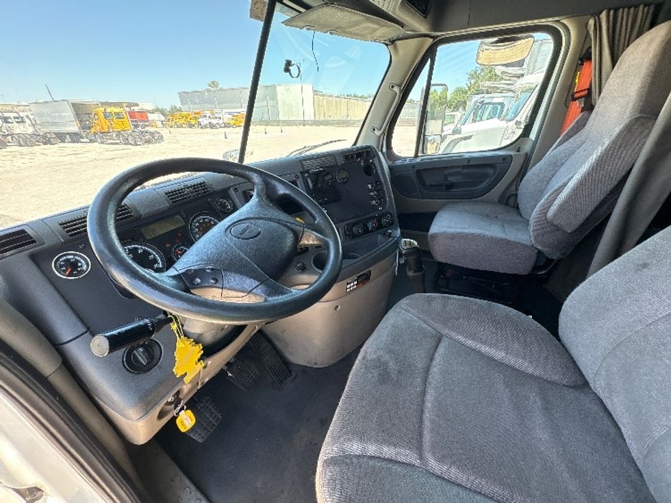 Sleeper Tractor-Heavy Duty Tractors-Freightliner-2020-Cascadia 12564ST-Katy-TX-287,788\n\t\tmiles-$ 69,000 - Image 10