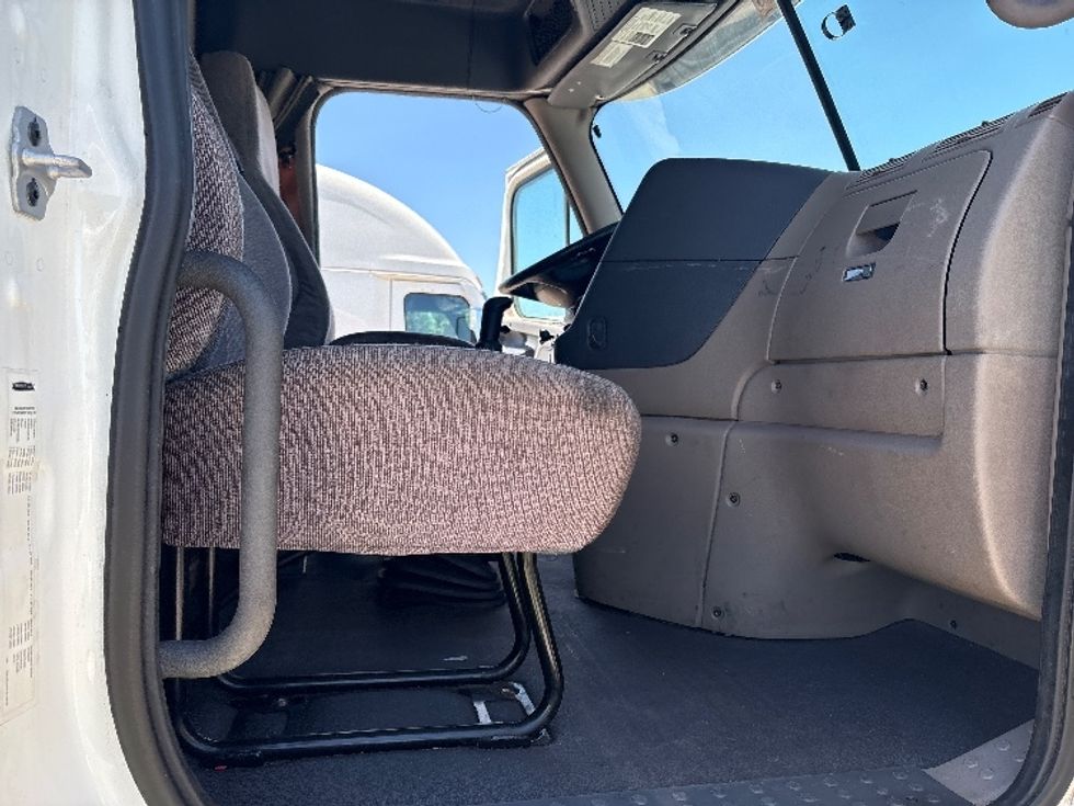 Sleeper Tractor-Heavy Duty Tractors-Freightliner-2020-Cascadia 12564ST-Katy-TX-287,788\n\t\tmiles-$ 69,000 - Image 13