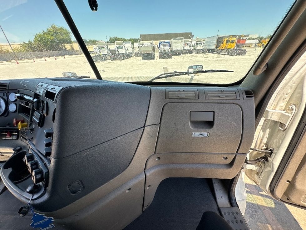 Sleeper Tractor-Heavy Duty Tractors-Freightliner-2020-Cascadia 12564ST-Katy-TX-287,788\n\t\tmiles-$ 69,000 - Image 14
