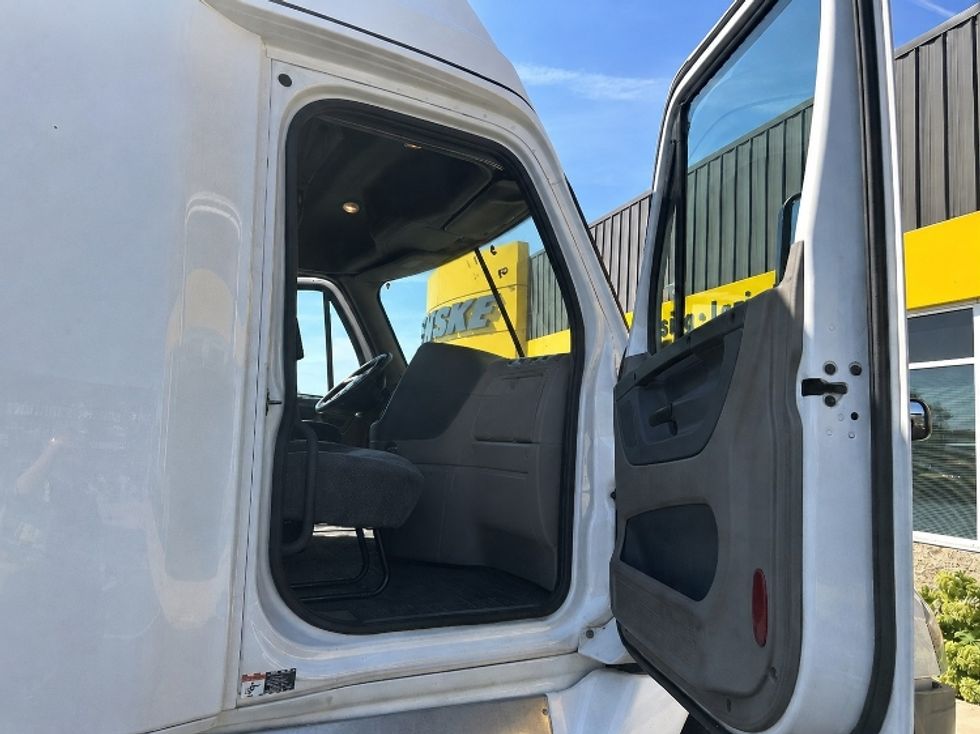 Sleeper Tractor-Heavy Duty Tractors-Freightliner-2020-Cascadia 12564ST-La Porte-IN-254,367\n\t\tmiles-$ 72,250 - Image 13