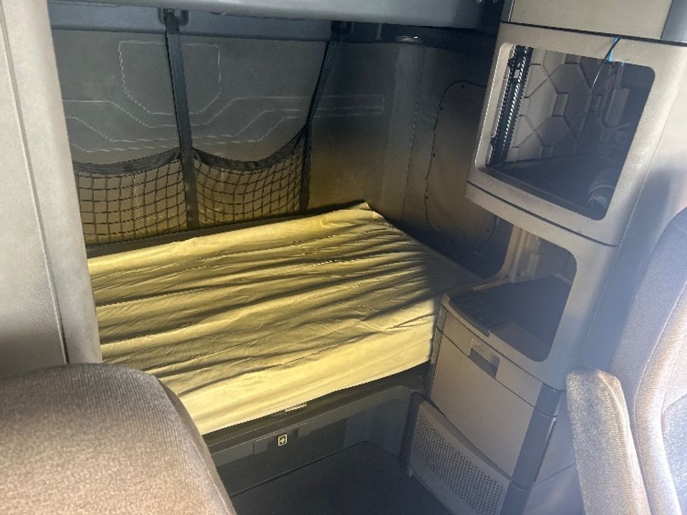 Sleeper Tractor-Heavy Duty Tractors-Freightliner-2020-Cascadia 12564ST-La Porte-IN-254,367\n\t\tmiles-$ 72,250 - Image 17