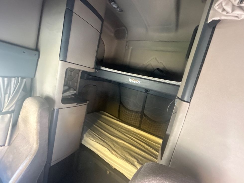 Sleeper Tractor-Heavy Duty Tractors-Freightliner-2020-Cascadia 12564ST-La Porte-IN-254,367\n\t\tmiles-$ 72,250 - Image 18