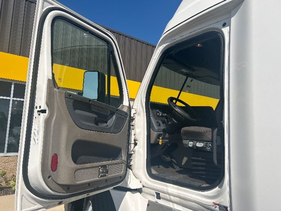 Sleeper Tractor-Heavy Duty Tractors-Freightliner-2020-Cascadia 12564ST-La Porte-IN-254,367\n\t\tmiles-$ 72,250 - Image 9