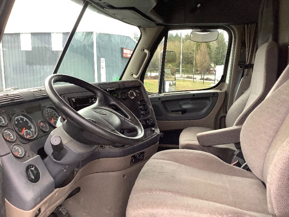 Sleeper Tractor-Heavy Duty Tractors-Freightliner-2020-Cascadia 12564ST-Lacey-WA-470,957\n\t\tmiles-$ 59,000 - Image 10