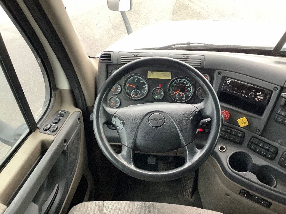 Sleeper Tractor-Heavy Duty Tractors-Freightliner-2020-Cascadia 12564ST-Lacey-WA-470,957\n\t\tmiles-$ 59,000 - Image 11