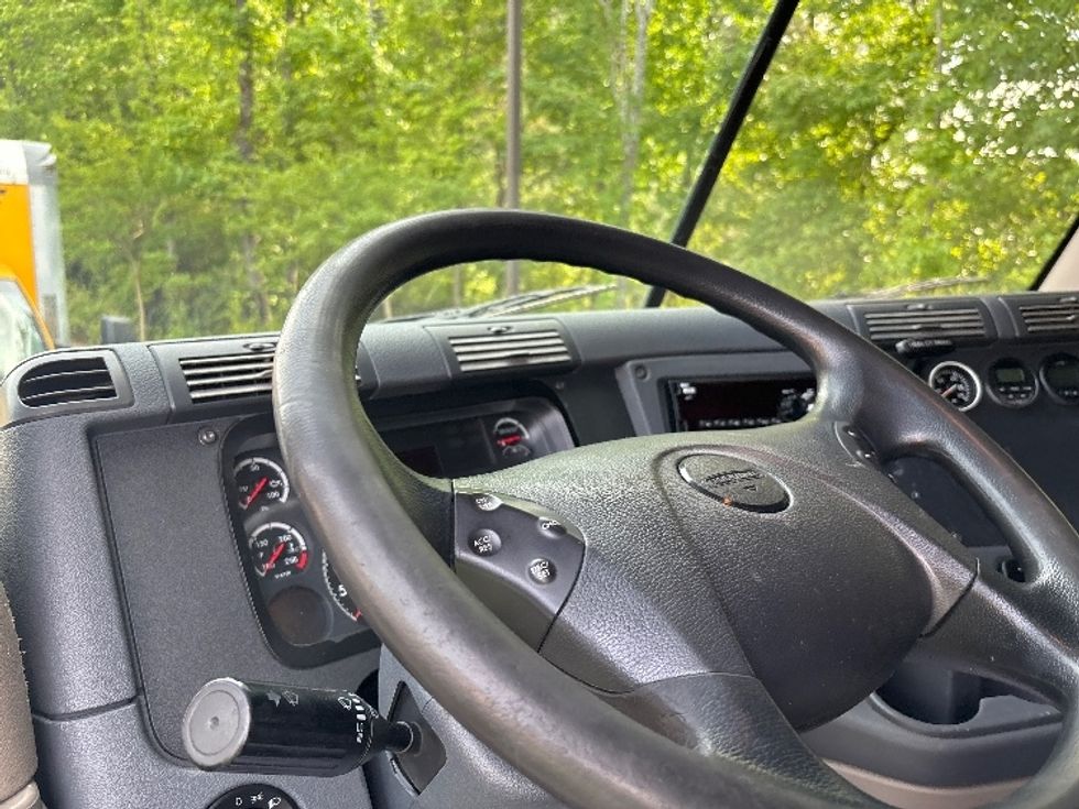 Sleeper Tractor-Heavy Duty Tractors-Freightliner-2020-Cascadia 12564ST-Ladson-SC-323,721\n\t\tmiles-$ 63,000 - Image 10