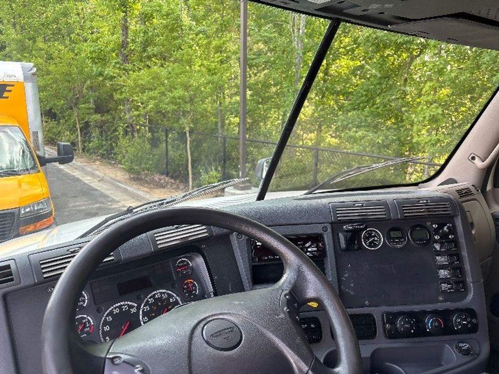 Sleeper Tractor-Heavy Duty Tractors-Freightliner-2020-Cascadia 12564ST-Ladson-SC-323,721\n\t\tmiles-$ 63,000 - Image 11
