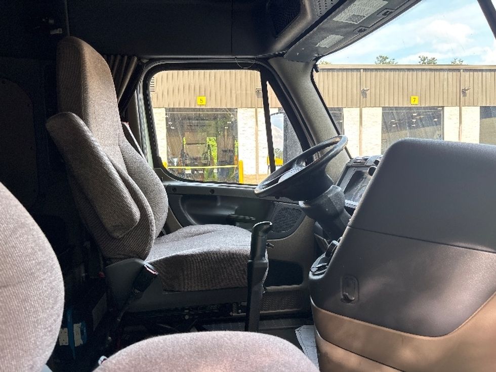 Sleeper Tractor-Heavy Duty Tractors-Freightliner-2020-Cascadia 12564ST-Ladson-SC-323,721\n\t\tmiles-$ 63,000 - Image 15