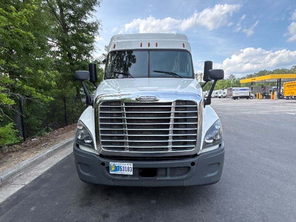 Sleeper Tractor-Heavy Duty Tractors-Freightliner-2020-Cascadia 12564ST-Ladson-SC-323,721\n\t\tmiles-$ 63,000 - Image 2