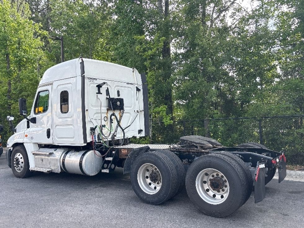 Sleeper Tractor-Heavy Duty Tractors-Freightliner-2020-Cascadia 12564ST-Ladson-SC-323,721\n\t\tmiles-$ 63,000 - Image 5