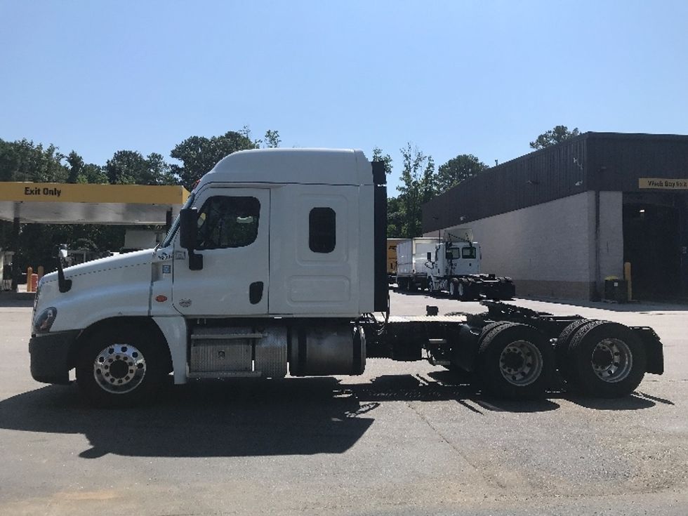 Sleeper Tractor-Heavy Duty Tractors-Freightliner-2020-Cascadia 12564ST-Ladson-SC-350,833\n\t\tmiles-$ 64,500 - Image 4