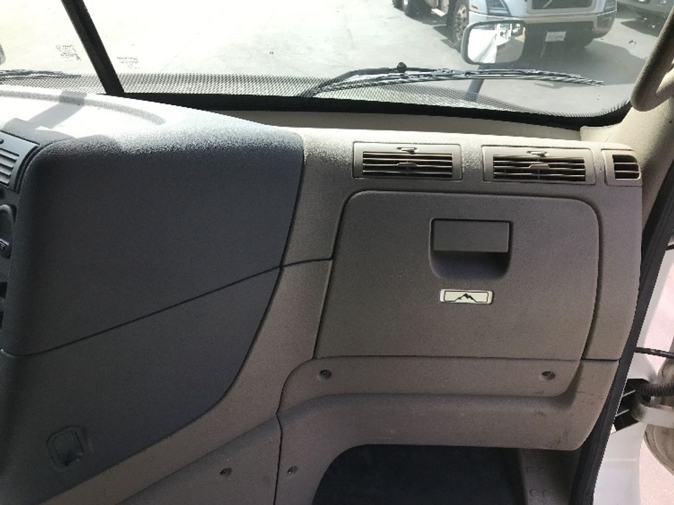 Sleeper Tractor-Heavy Duty Tractors-Freightliner-2020-Cascadia 12564ST-Ladson-SC-453,698\n\t\tmiles-$ 57,500 - Image 14