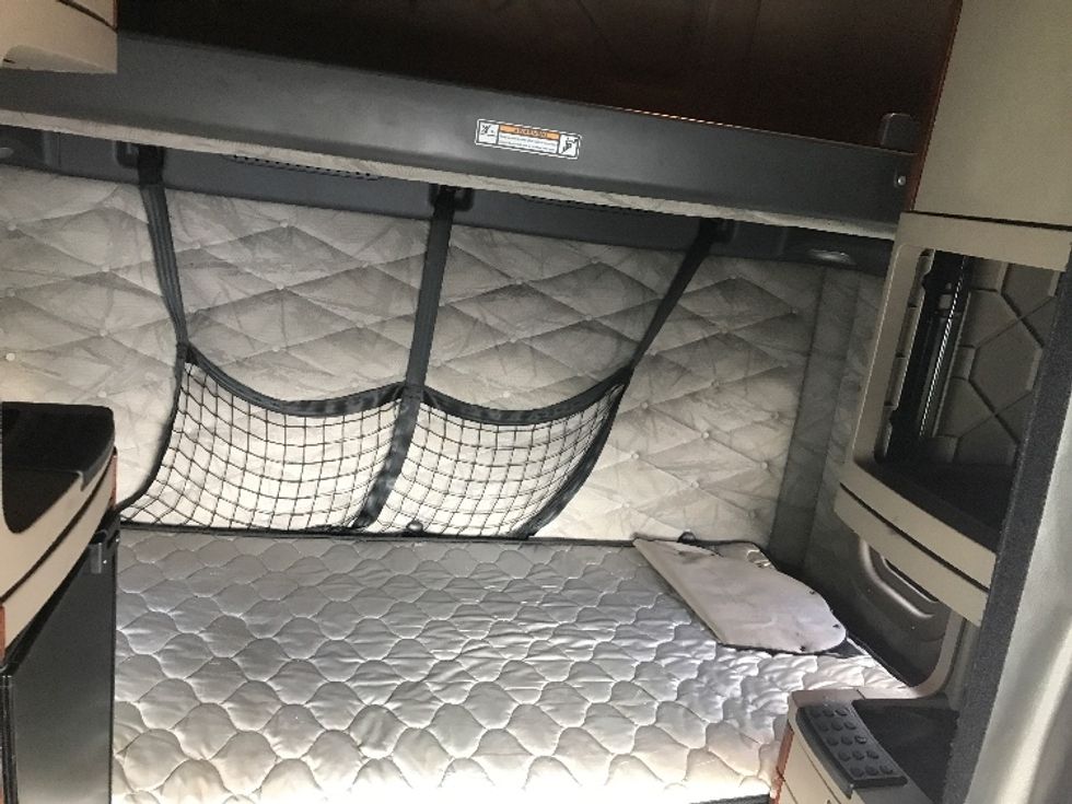 Sleeper Tractor-Heavy Duty Tractors-Freightliner-2020-Cascadia 12564ST-Ladson-SC-453,698\n\t\tmiles-$ 57,500 - Image 16