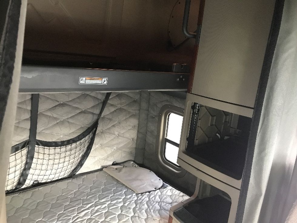 Sleeper Tractor-Heavy Duty Tractors-Freightliner-2020-Cascadia 12564ST-Ladson-SC-453,698\n\t\tmiles-$ 57,500 - Image 17