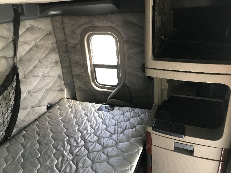 Sleeper Tractor-Heavy Duty Tractors-Freightliner-2020-Cascadia 12564ST-Ladson-SC-453,698\n\t\tmiles-$ 57,500 - Image 18