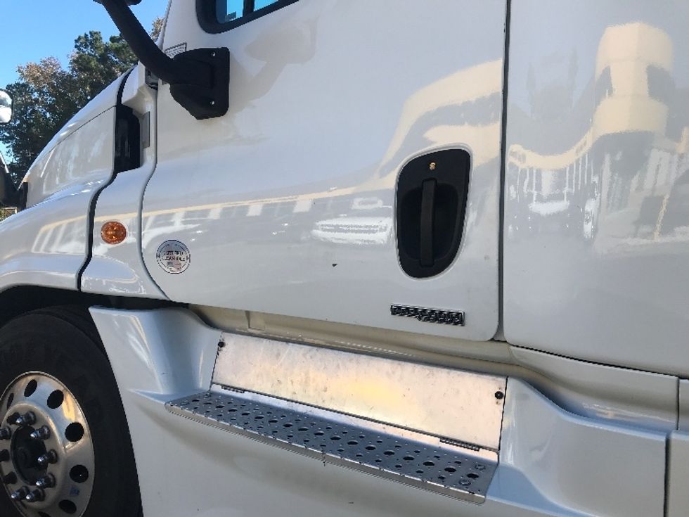 Sleeper Tractor-Heavy Duty Tractors-Freightliner-2020-Cascadia 12564ST-Ladson-SC-453,698\n\t\tmiles-$ 57,500 - Image 25