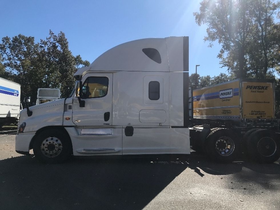 Sleeper Tractor-Heavy Duty Tractors-Freightliner-2020-Cascadia 12564ST-Ladson-SC-453,698\n\t\tmiles-$ 57,500 - Image 4