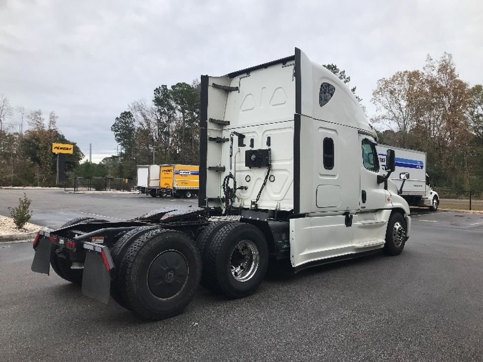 Sleeper Tractor-Heavy Duty Tractors-Freightliner-2020-Cascadia 12564ST-Ladson-SC-453,698\n\t\tmiles-$ 57,500 - Image 7