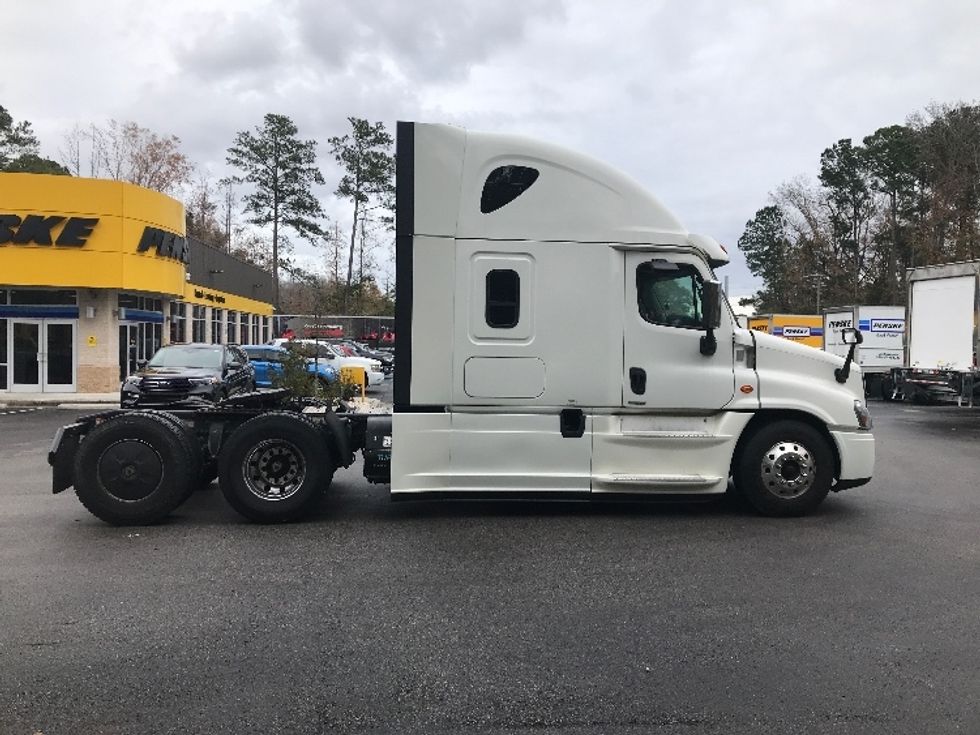 Sleeper Tractor-Heavy Duty Tractors-Freightliner-2020-Cascadia 12564ST-Ladson-SC-453,698\n\t\tmiles-$ 57,500 - Image 8