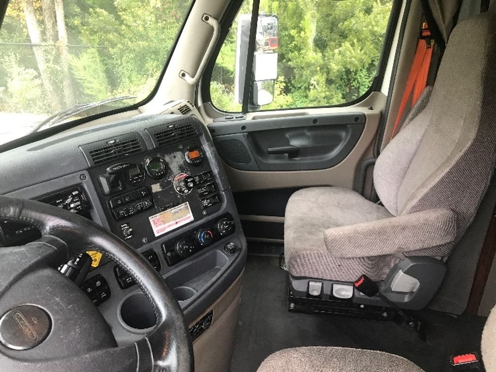 Sleeper Tractor-Heavy Duty Tractors-Freightliner-2020-Cascadia 12564ST-Ladson-SC-458,789\n\t\tmiles-$ 62,500 - Image 10