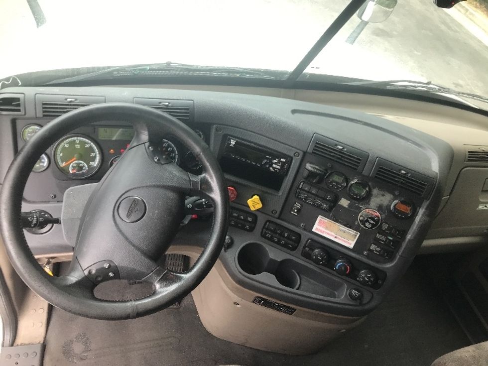 Sleeper Tractor-Heavy Duty Tractors-Freightliner-2020-Cascadia 12564ST-Ladson-SC-458,789\n\t\tmiles-$ 62,500 - Image 11