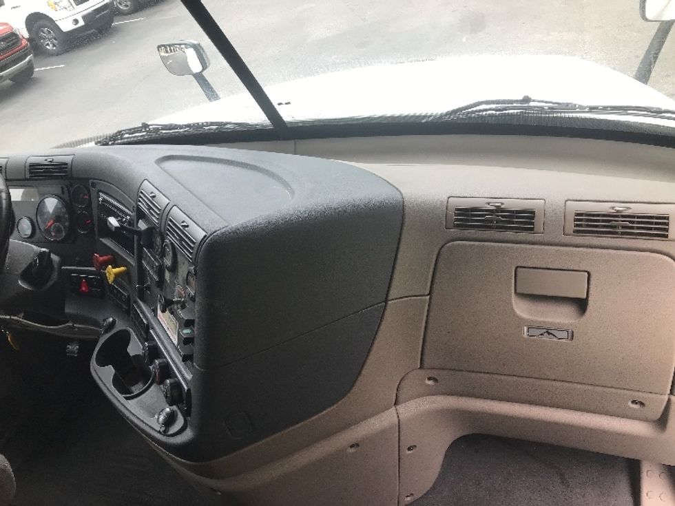 Sleeper Tractor-Heavy Duty Tractors-Freightliner-2020-Cascadia 12564ST-Ladson-SC-458,789\n\t\tmiles-$ 62,500 - Image 14