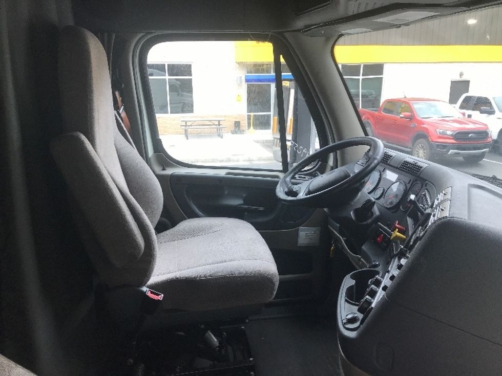 Sleeper Tractor-Heavy Duty Tractors-Freightliner-2020-Cascadia 12564ST-Ladson-SC-458,789\n\t\tmiles-$ 62,500 - Image 15