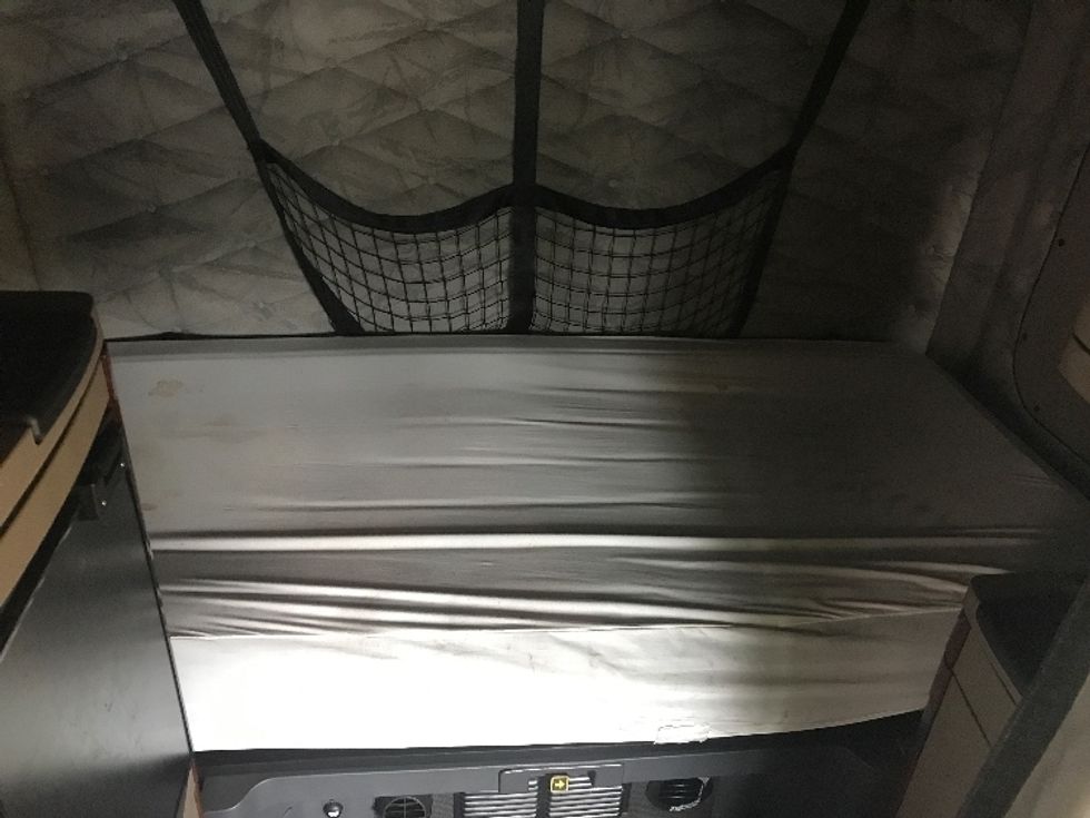 Sleeper Tractor-Heavy Duty Tractors-Freightliner-2020-Cascadia 12564ST-Ladson-SC-458,789\n\t\tmiles-$ 62,500 - Image 17