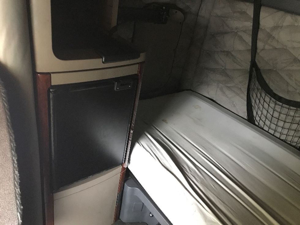 Sleeper Tractor-Heavy Duty Tractors-Freightliner-2020-Cascadia 12564ST-Ladson-SC-458,789\n\t\tmiles-$ 62,500 - Image 19