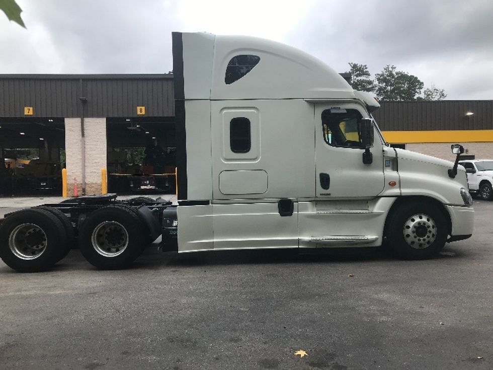 Sleeper Tractor-Heavy Duty Tractors-Freightliner-2020-Cascadia 12564ST-Ladson-SC-458,789\n\t\tmiles-$ 62,500 - Image 8