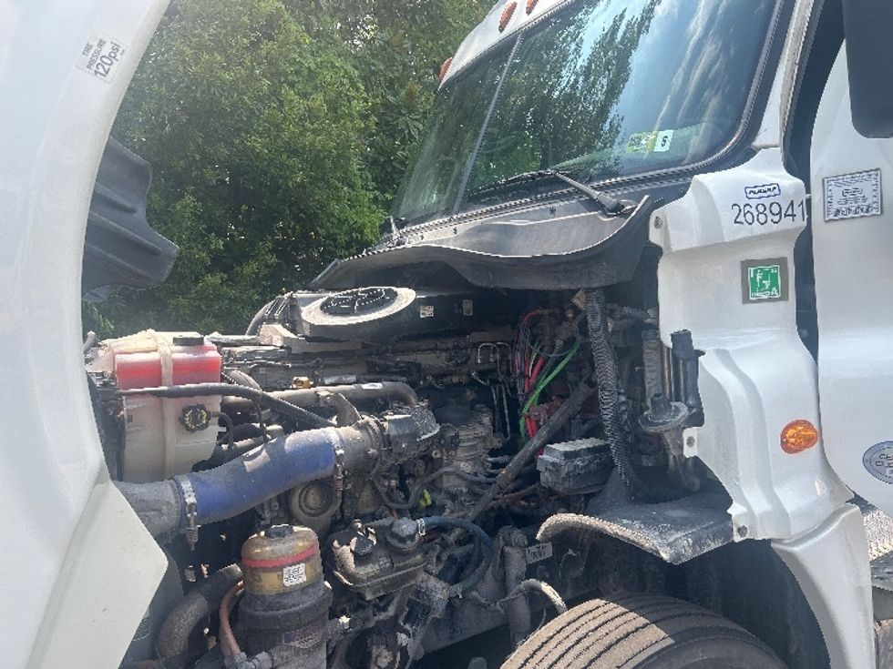 Sleeper Tractor-Heavy Duty Tractors-Freightliner-2020-Cascadia 12564ST-Ladson-SC-481,250\n\t\tmiles-$ 55,250 - Image 21