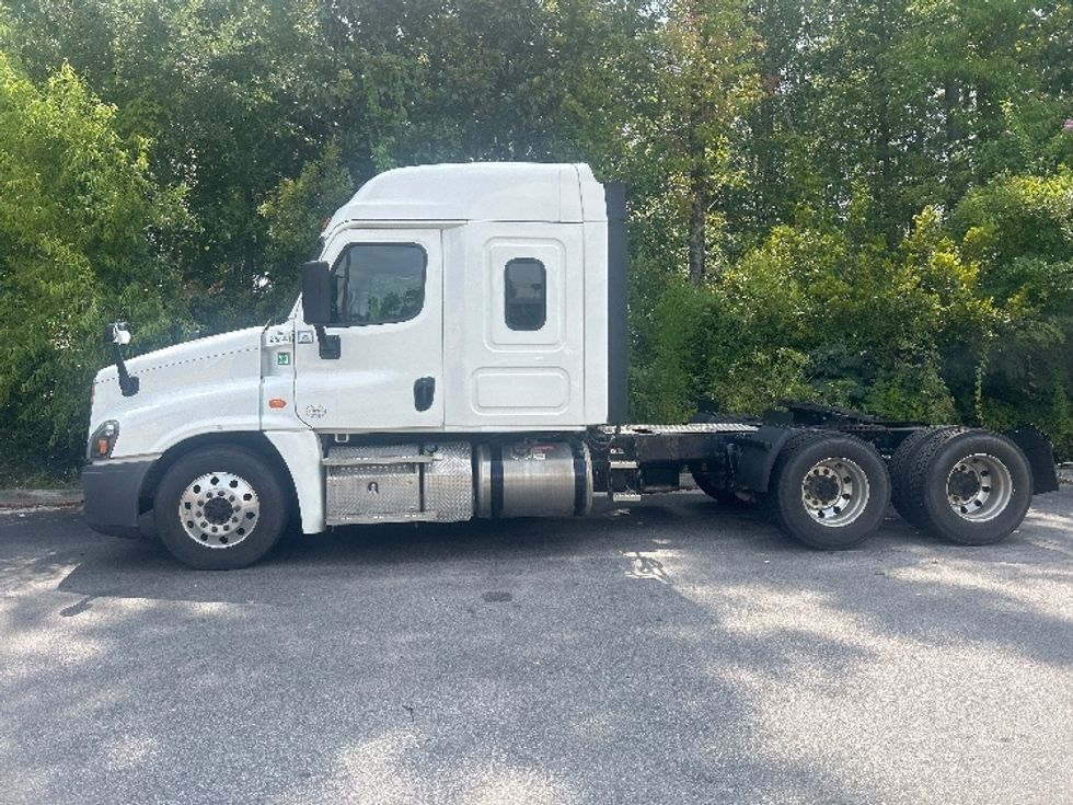 Sleeper Tractor-Heavy Duty Tractors-Freightliner-2020-Cascadia 12564ST-Ladson-SC-481,250\n\t\tmiles-$ 55,250 - Image 4