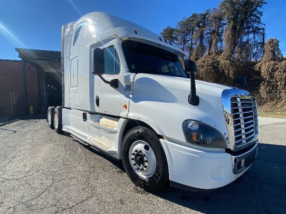 Sleeper Tractor-Heavy Duty Tractors-Freightliner-2020-Cascadia 12564ST-Martinsville-VA-619,704\n\t\tmiles-$ 41,750 - Image 1