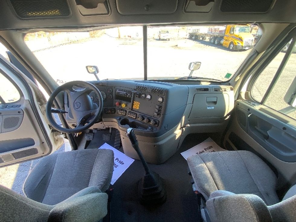 Sleeper Tractor-Heavy Duty Tractors-Freightliner-2020-Cascadia 12564ST-Martinsville-VA-619,704\n\t\tmiles-$ 41,750 - Image 12