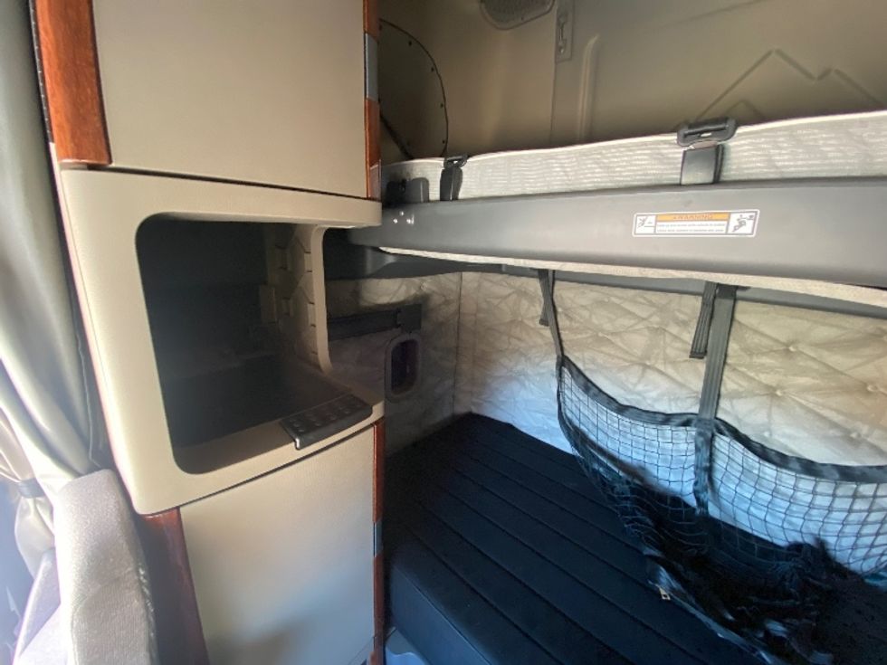 Sleeper Tractor-Heavy Duty Tractors-Freightliner-2020-Cascadia 12564ST-Martinsville-VA-619,704\n\t\tmiles-$ 41,750 - Image 16