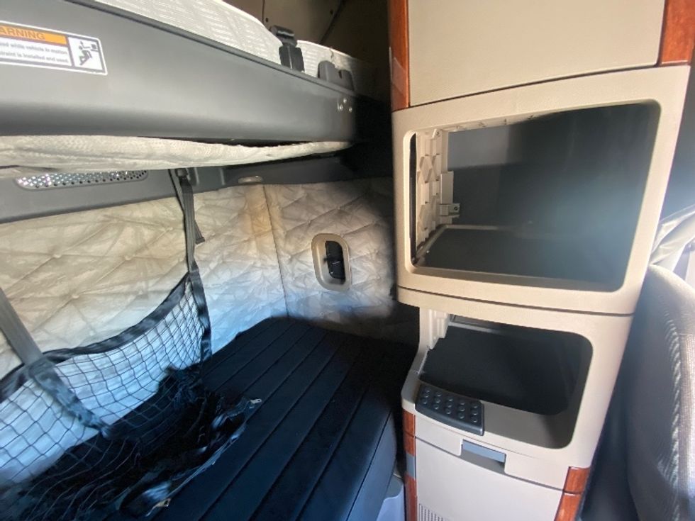 Sleeper Tractor-Heavy Duty Tractors-Freightliner-2020-Cascadia 12564ST-Martinsville-VA-619,704\n\t\tmiles-$ 41,750 - Image 18