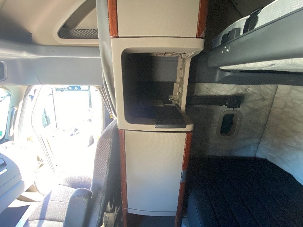 Sleeper Tractor-Heavy Duty Tractors-Freightliner-2020-Cascadia 12564ST-Martinsville-VA-619,704\n\t\tmiles-$ 41,750 - Image 19