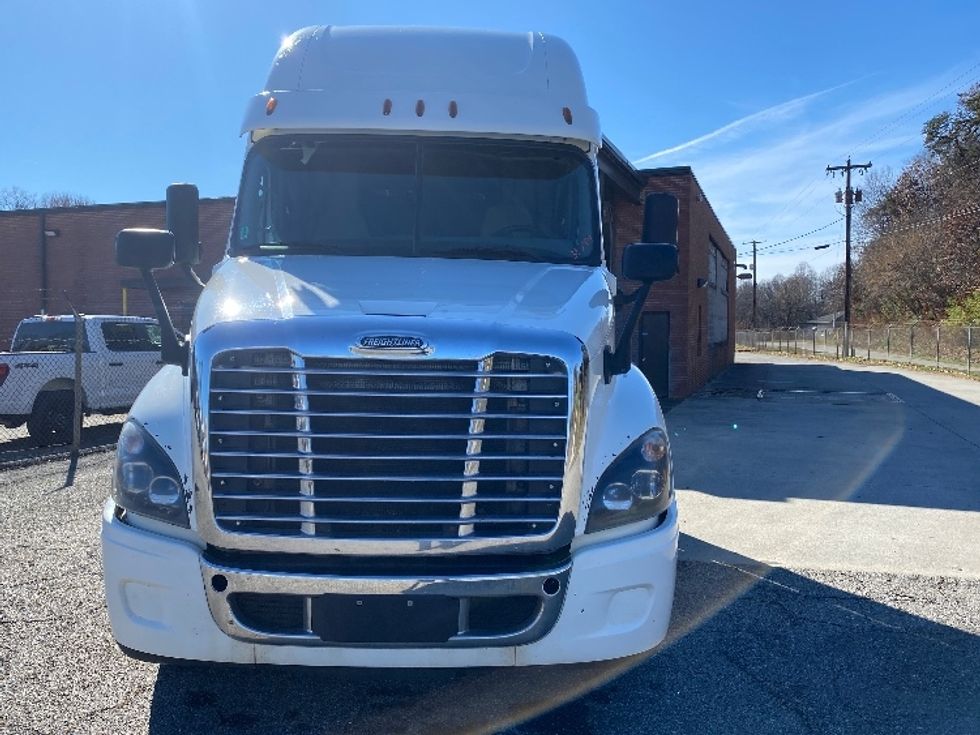 Sleeper Tractor-Heavy Duty Tractors-Freightliner-2020-Cascadia 12564ST-Martinsville-VA-619,704\n\t\tmiles-$ 41,750 - Image 2
