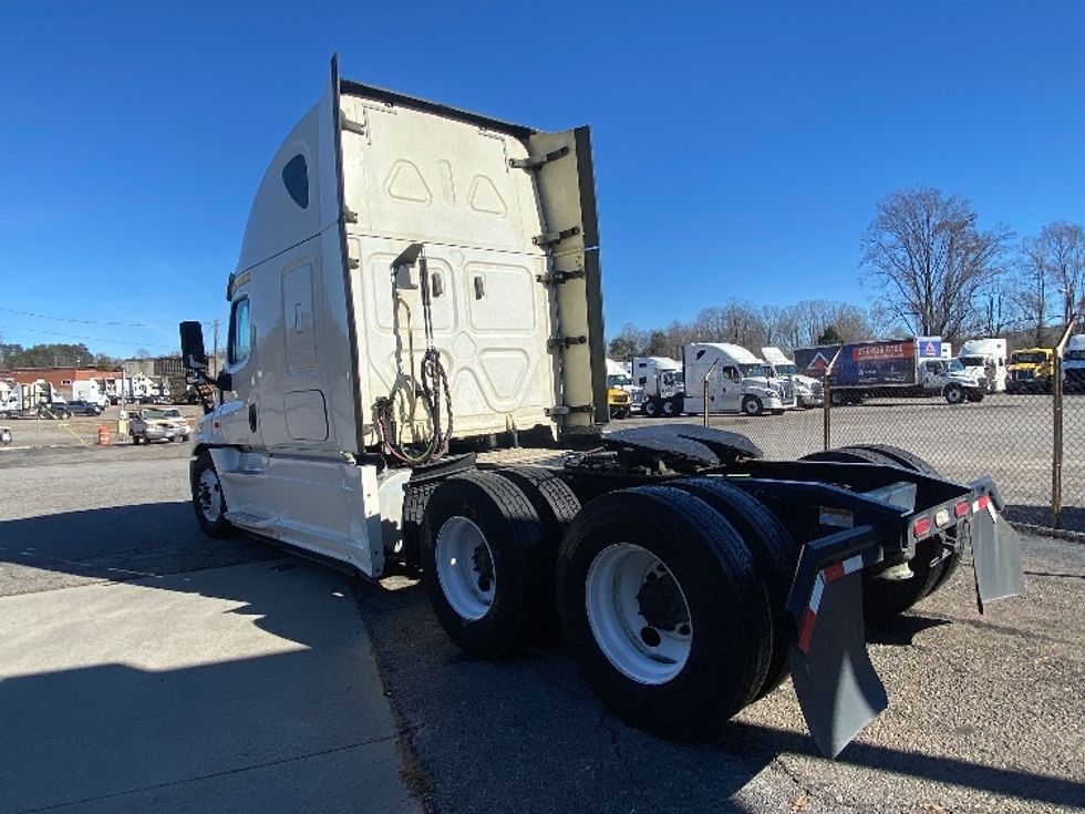 Sleeper Tractor-Heavy Duty Tractors-Freightliner-2020-Cascadia 12564ST-Martinsville-VA-619,704\n\t\tmiles-$ 41,750 - Image 5